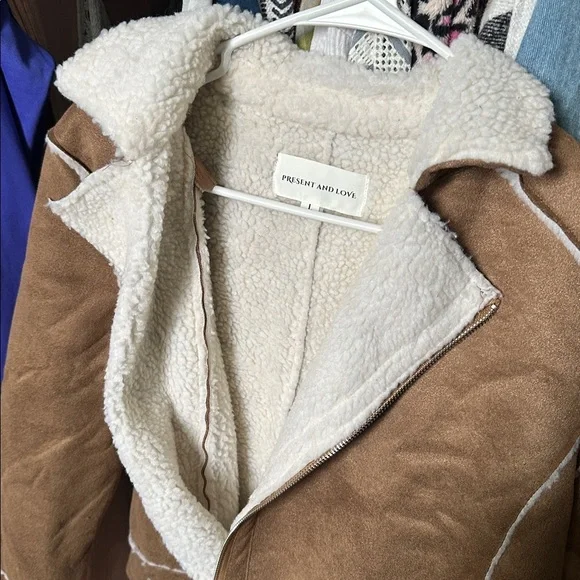 Stylish and Sustainable Sporty Vegan Leather Suede Jacket - Picture 3 of 10